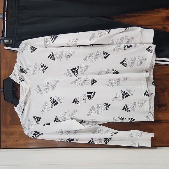 🆕️ Adidas Tee hoody & pants - Picture 2 of 7